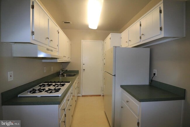 10500 Rockville Pike in Rockville, MD - Building Photo - Building Photo