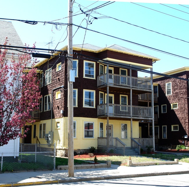 414 Rathbun St in Woonsocket, RI - Building Photo - Building Photo