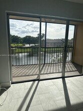 3905 N Nob Hill Rd in Sunrise, FL - Building Photo - Building Photo