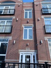 2327 S Sawyer Ave, Unit 1st floor B in Chicago, IL - Building Photo - Building Photo