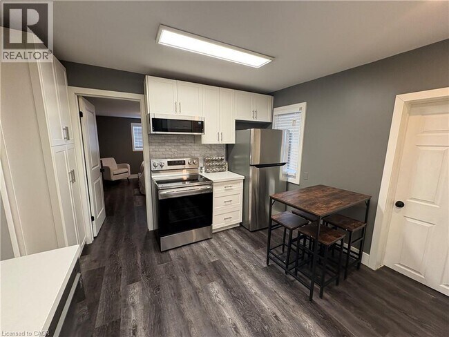 212 Rosslyn Ave N in Hamilton, ON - Building Photo - Building Photo