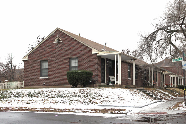 1-44 College Ct in Louisville, KY - Foto de edificio - Building Photo