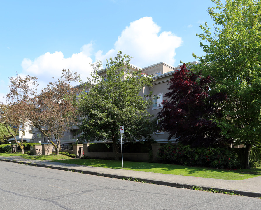 Trinity Place in Vancouver, BC - Building Photo