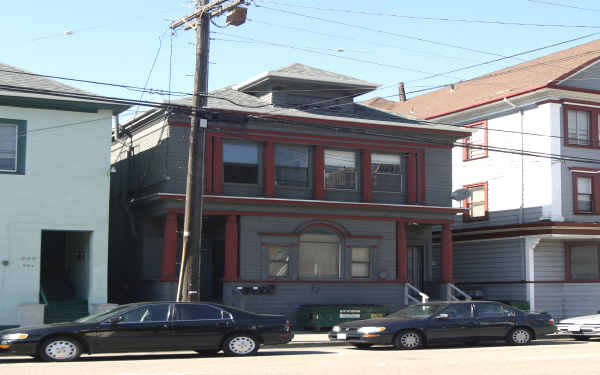 815 Martin Luther King Jr Way in Oakland, CA - Foto de edificio