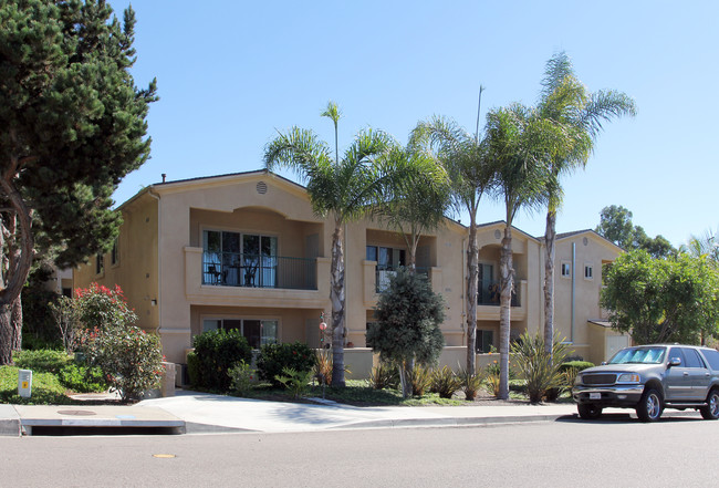 121-153 Rosebay Dr in Encinitas, CA - Foto de edificio - Building Photo