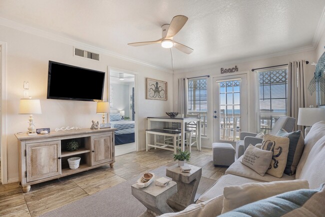 6300 Seawall Blvd in Galveston, TX - Foto de edificio - Building Photo