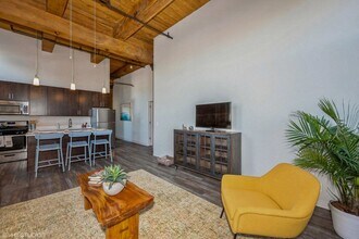 Carriage House Lofts in Chicago, IL - Foto de edificio - Building Photo