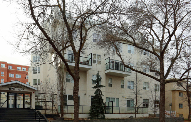 Garneau Lofts in Edmonton, AB - Building Photo - Building Photo