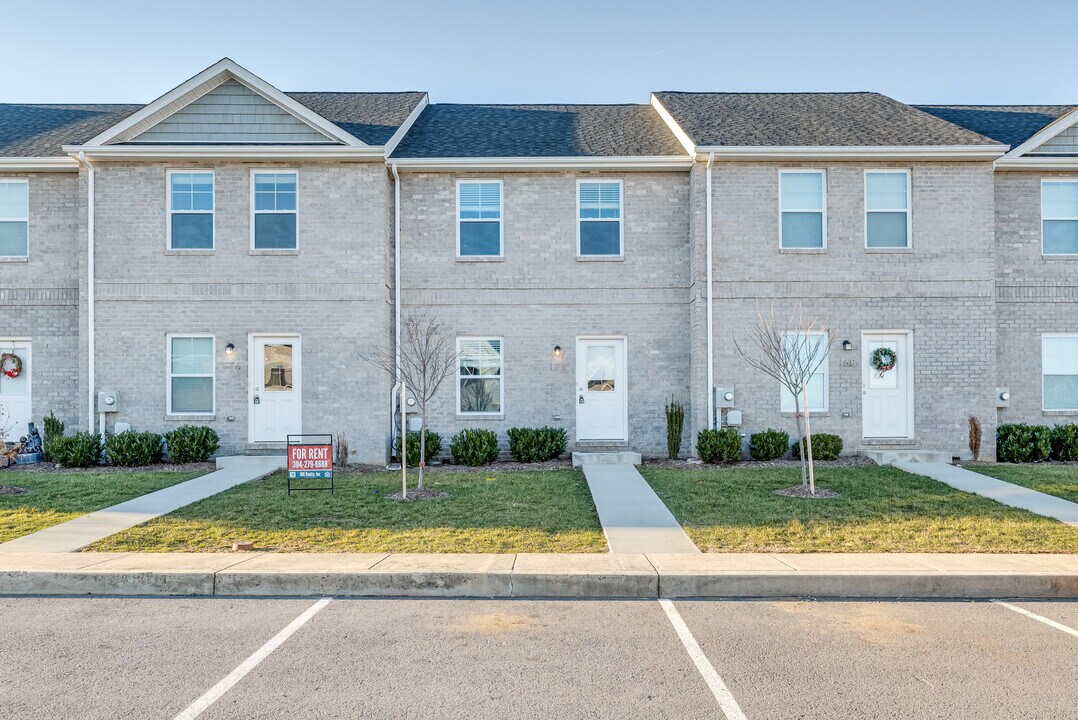 192 Disciple Ln, Unit 362 Dorothy Court in Inwood, WV - Building Photo