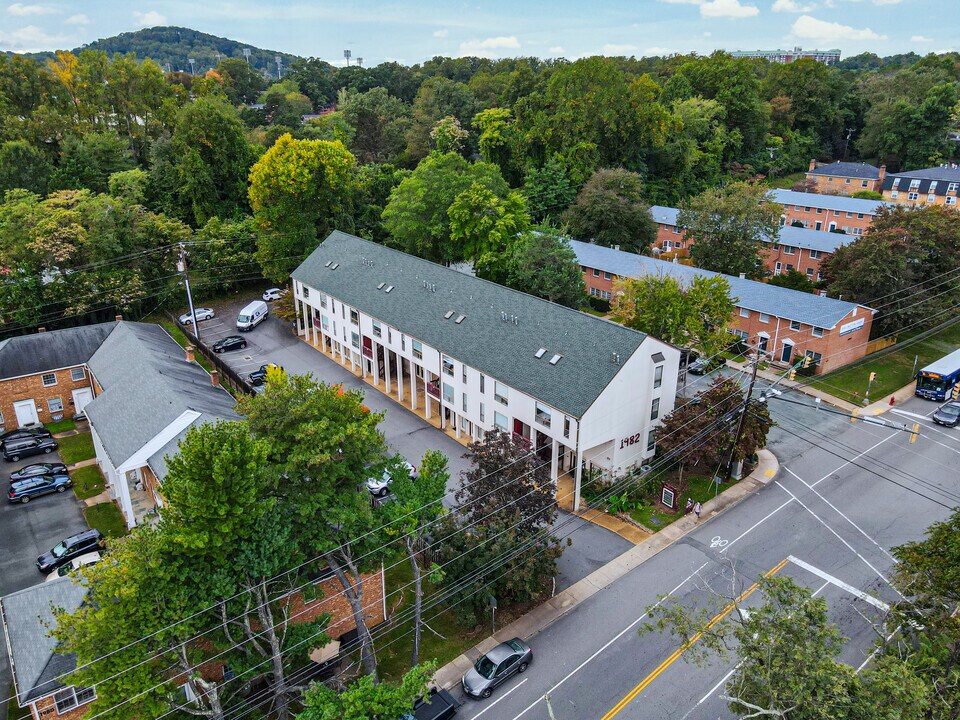 Graduate Centre in Charlottesville, VA - Building Photo