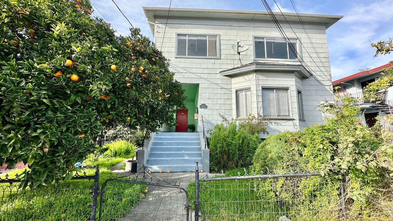 2551 Harrington Ave in Oakland, CA - Building Photo