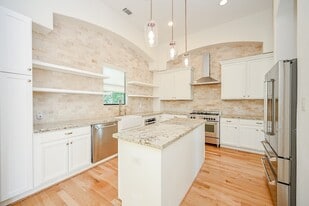 1825 W 24th St in Houston, TX - Building Photo