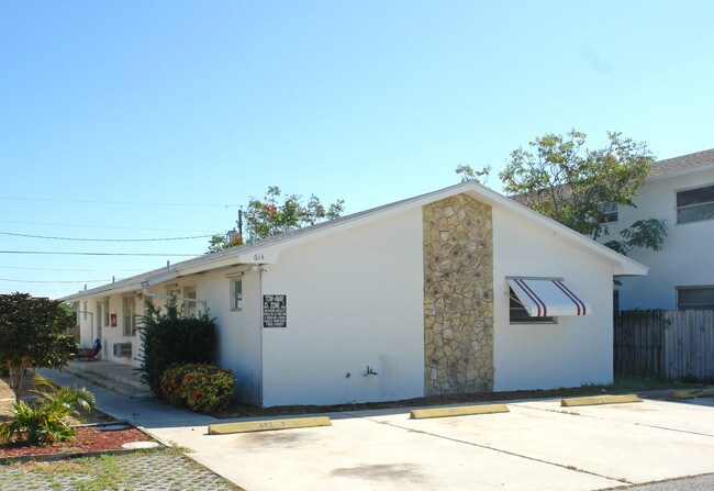 610-614 S Broadway in Lake Worth, FL - Building Photo - Building Photo