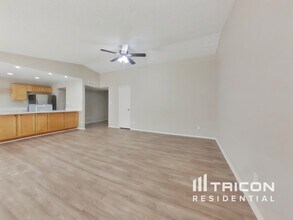 13601 N 41st St in Phoenix, AZ - Building Photo - Building Photo