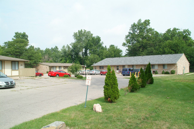 24340-24420 Struin Rd in Brownstown, MI - Foto de edificio - Building Photo