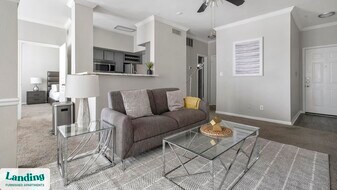 2500 Woodland Park Dr in Houston, TX - Building Photo