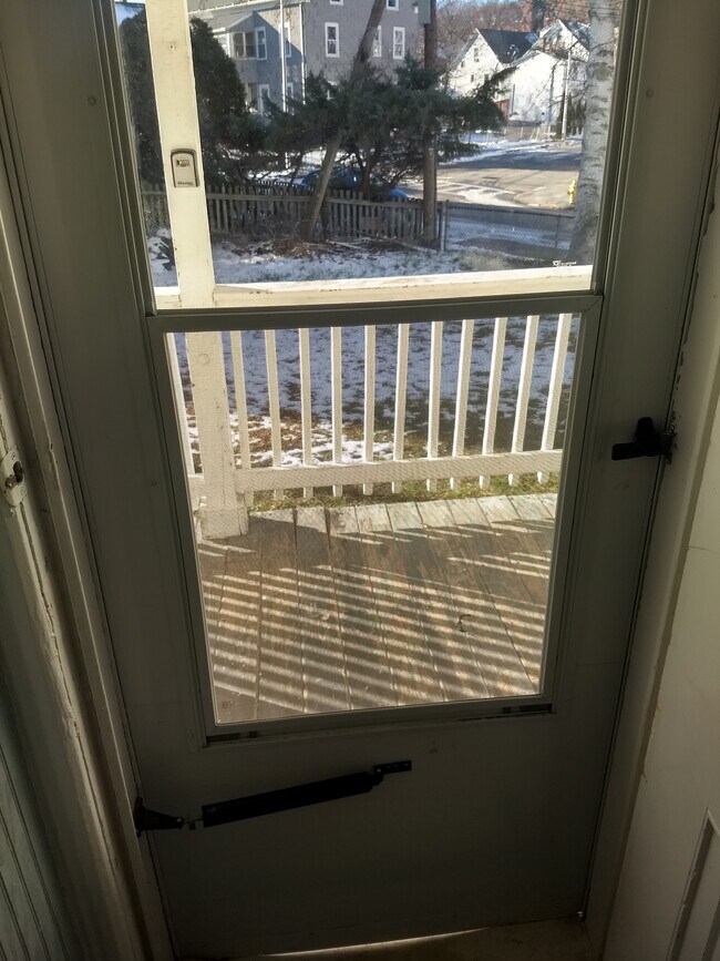 25 Hacker St, Unit 2F in Worcester, MA - Foto de edificio - Building Photo