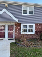 211 E Main St in Branford, CT - Building Photo - Building Photo