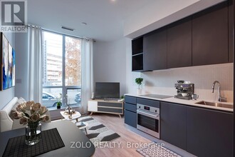 116-377 MADISON Ave in Toronto, ON - Building Photo - Building Photo