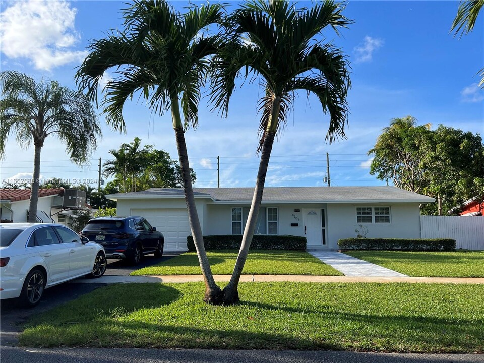 4201 Jefferson St in Hollywood, FL - Building Photo