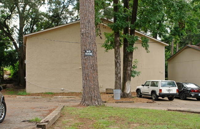 813 California St in Tallahassee, FL - Foto de edificio - Building Photo