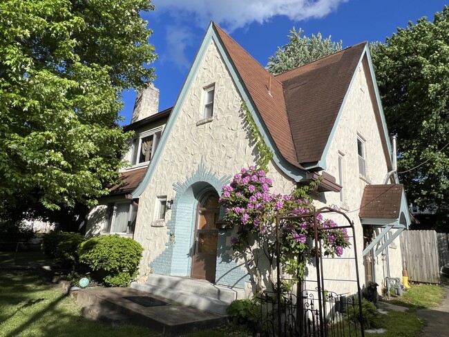 148 Church St in Oak Hill, WV - Building Photo - Building Photo