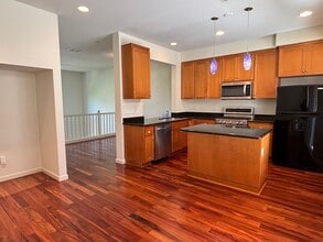 180 Oberg Ct in Mountain View, CA - Building Photo - Building Photo