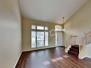 2030 Brittany Bnd in Lake In The Hills, IL - Foto de edificio - Building Photo