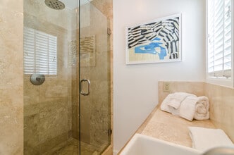 22626 Pacific Coast Hwy in Malibu, CA - Foto de edificio - Building Photo