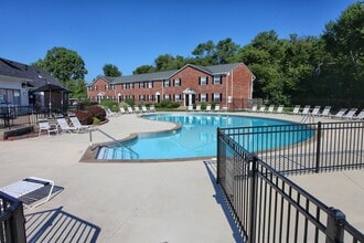 Williamsburg North in Indianapolis, IN - Building Photo - Building Photo