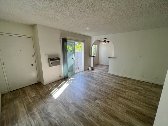 12236 Pacific Ave, Unit 02 in Los Angeles, CA - Foto de edificio - Building Photo