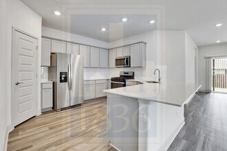 18001 Umberto Dr in Pflugerville, TX - Building Photo - Building Photo