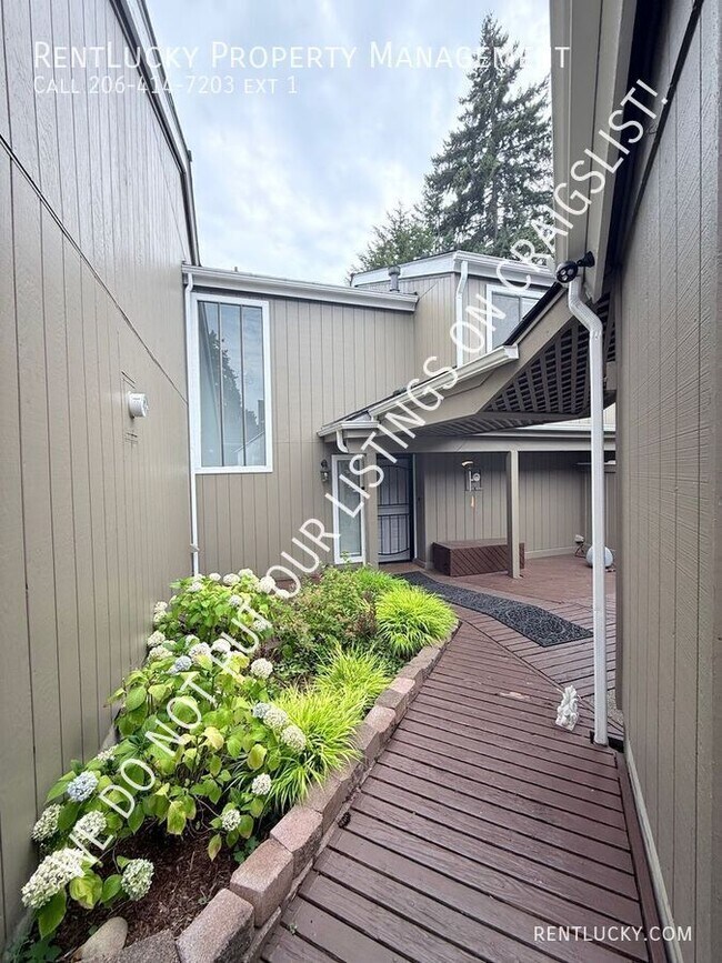 3221 SW 319th Pl in Federal Way, WA - Building Photo - Building Photo