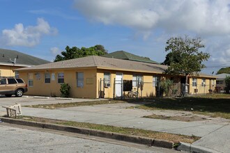 1009 9th St in West Palm Beach, FL - Building Photo - Building Photo