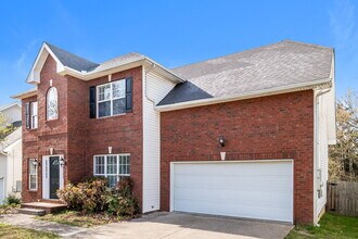 7883 Rainey Dr, Unit 04-301 in Nashville, TN - Foto de edificio - Building Photo