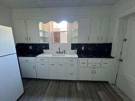 281 W Cottage Pl in York, PA - Building Photo