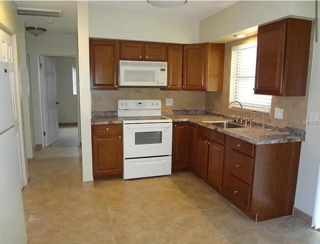 6439 Polk St in New Port Richey, FL - Building Photo - Building Photo