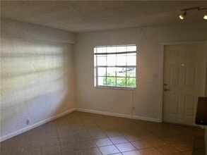 2660 NE 8th Ave in Wilton Manors, FL - Building Photo - Building Photo