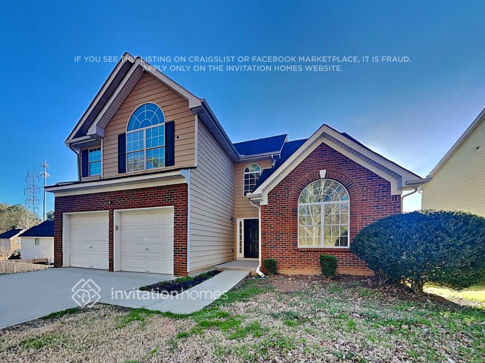 2867 Laurel Ridge Cir in East Point, GA - Building Photo