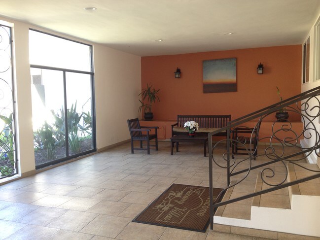 Tuscany Villas in Torrance, CA - Foto de edificio - Building Photo