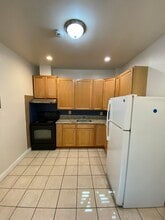 527 Oldham St, Unit 2nd Floor in Baltimore, MD - Foto de edificio - Building Photo