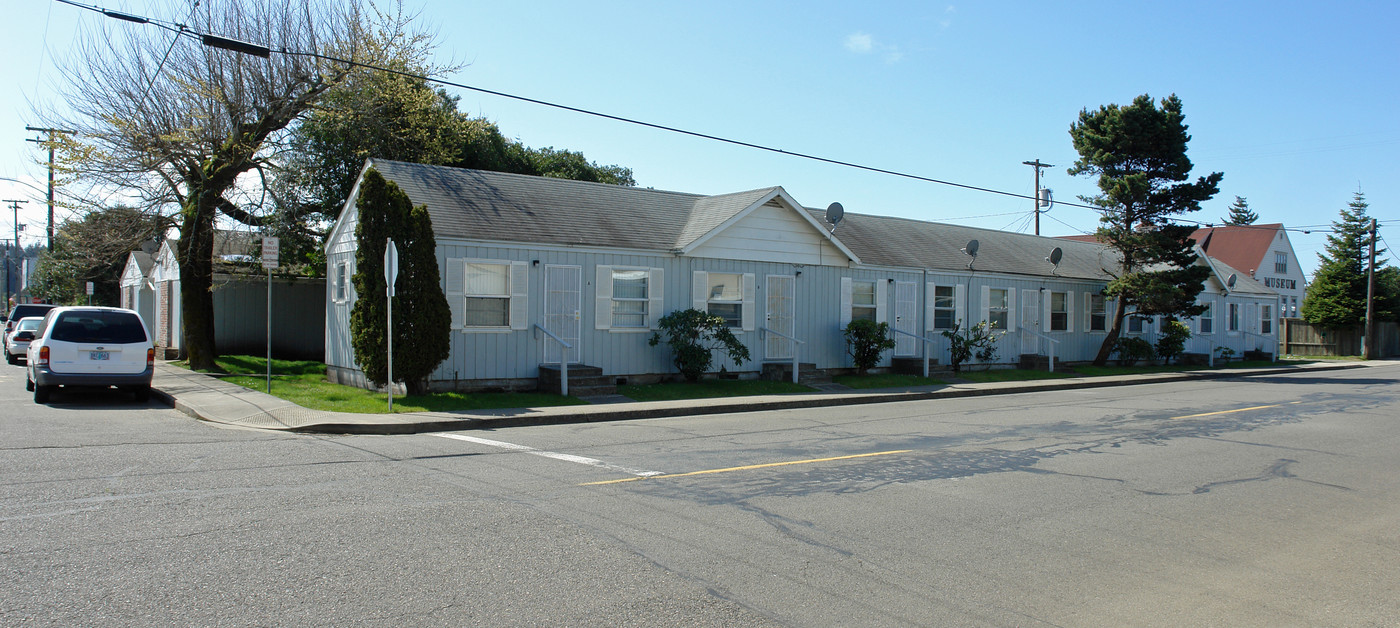 1492 2nd St in Florence, OR - Building Photo