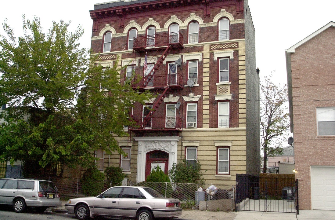 14 Gouverneur St in Newark, NJ - Foto de edificio