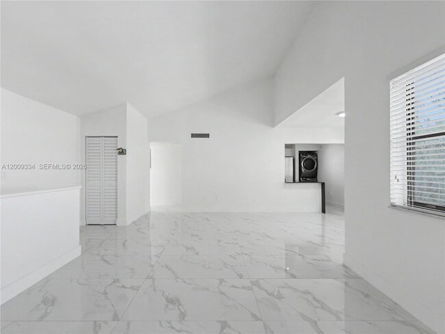 property at 1001 NW 9th St Cir