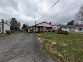 198 Wright Av in Belleville, ON - Building Photo