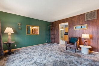 537-541 N Edgelawn Dr in Aurora, IL - Building Photo - Building Photo