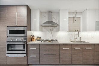 2638 W Grand Ave in Chicago, IL - Building Photo - Building Photo