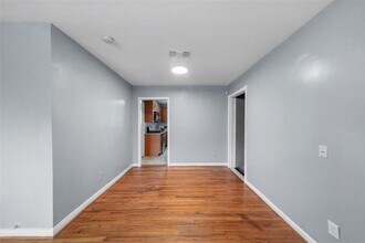 1109 S Shepherd Dr in Baytown, TX - Building Photo - Building Photo