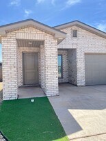 501 E 21st St in Wolfforth, TX - Building Photo