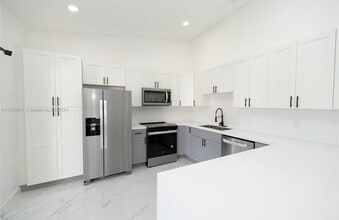 13541 SW 182nd St in Miami, FL - Building Photo - Building Photo